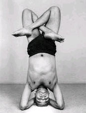 Урдхва Падмасана в Ширшасане - Поза Лотоса в стойке на Голове Урдхва Падмасана в Ширшасане - Поза Лотоса в стойке на Голове