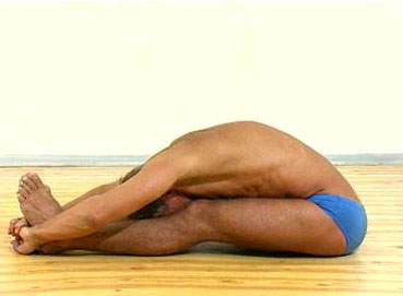 Пашимоттанасана - Наклон к ногам вперед Пашимоттанасана - Наклон к ногам вперед